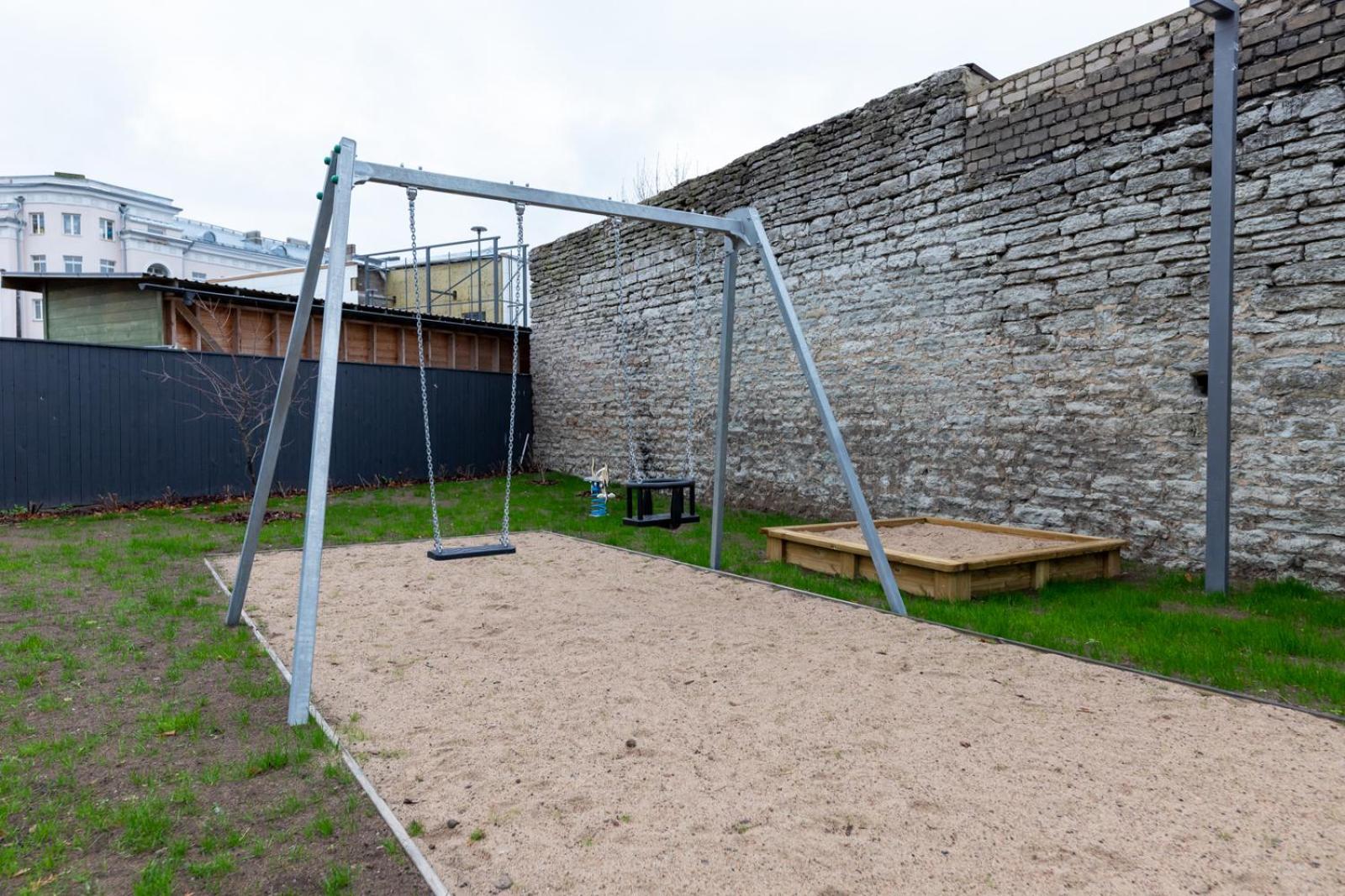 Charming 1 Bedroom In Superb Location Free Parking *