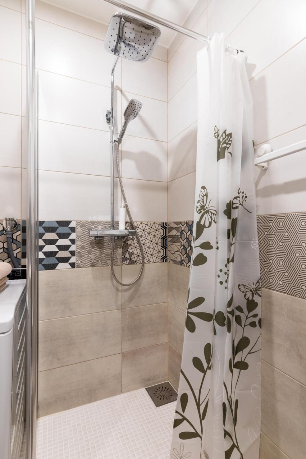 Charming 1 Bedroom In Superb Location Free Parking Appartement *